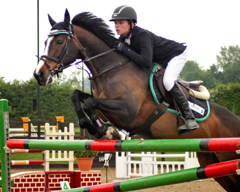 Robert Murphy and Shannonbay Extra are Victorious in Squibb Group Pony Foxhunter Second Round at Sparsholt College